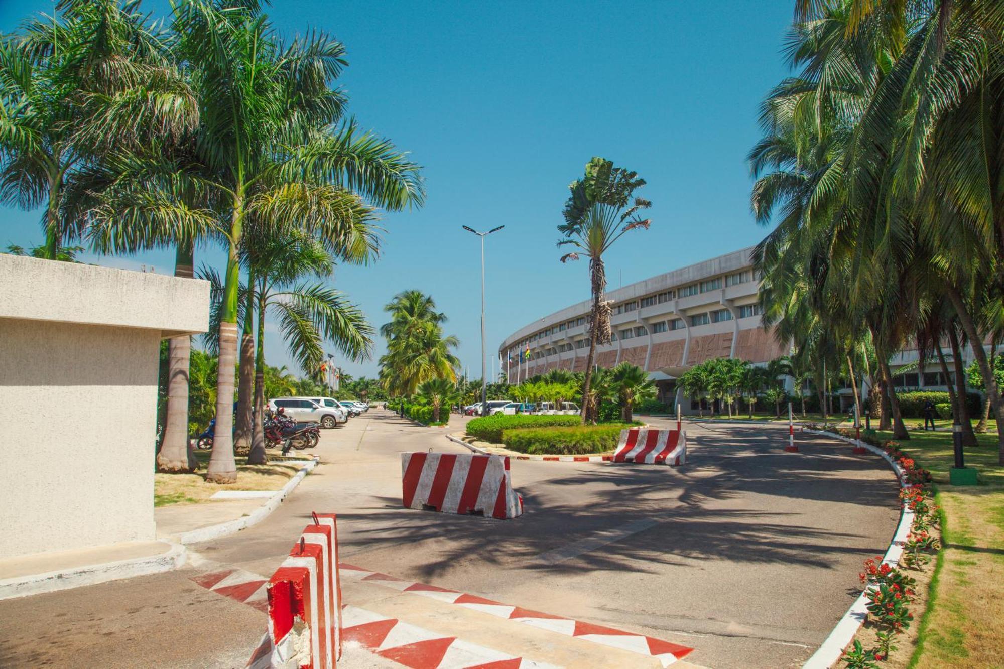 לומה Hotel Sarakawa מראה חיצוני תמונה