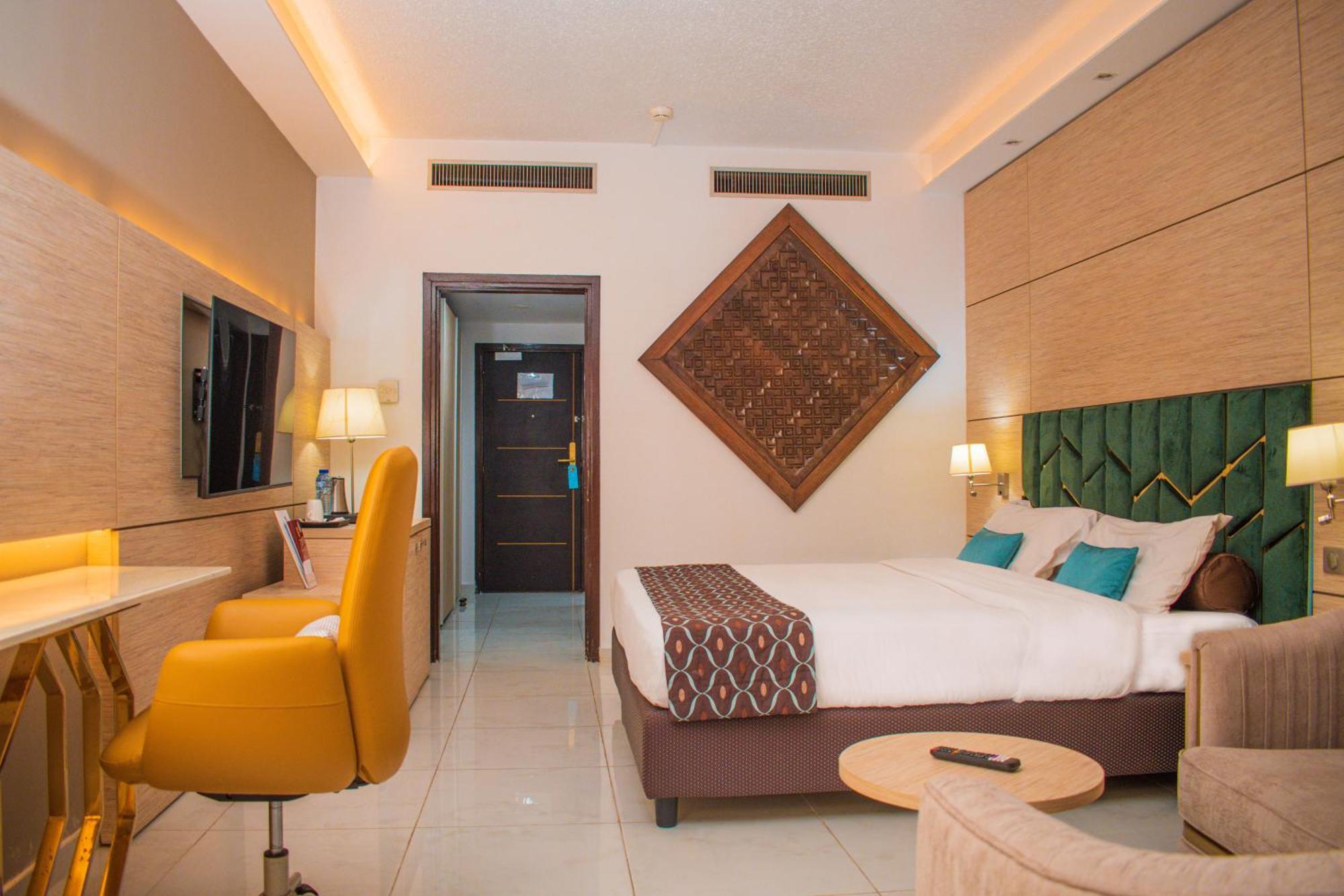 לומה Hotel Sarakawa מראה חיצוני תמונה