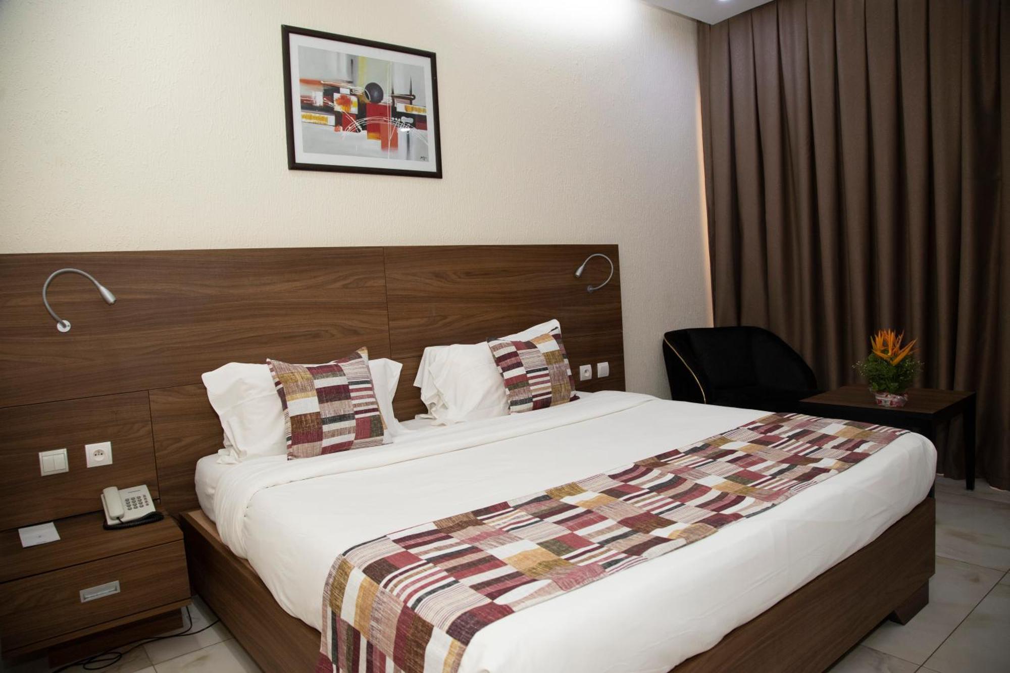 לומה Hotel Sarakawa מראה חיצוני תמונה