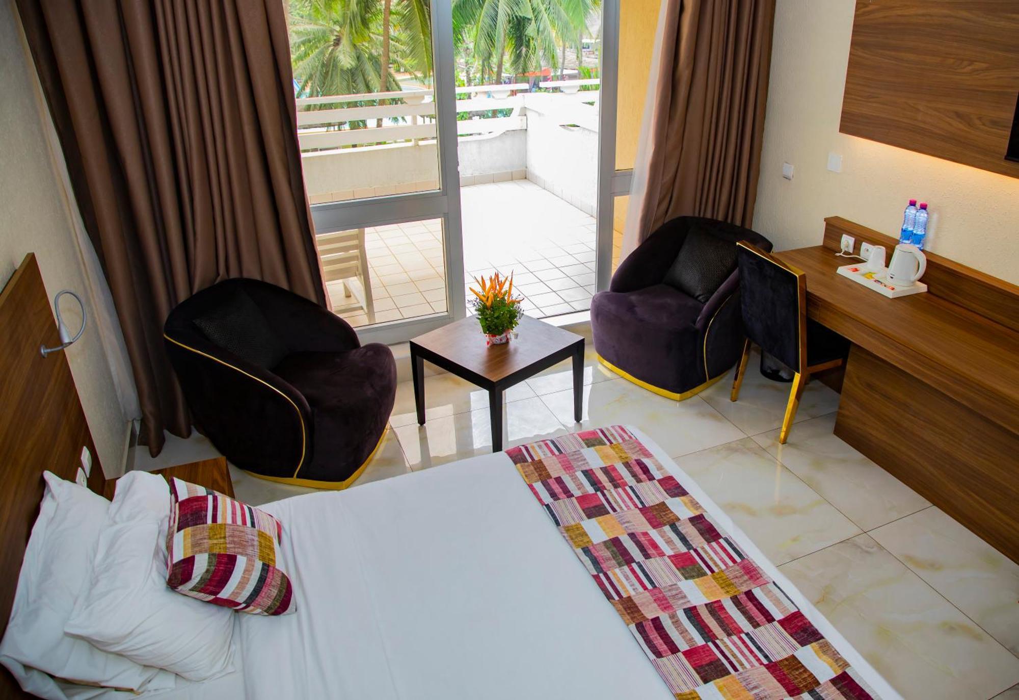 לומה Hotel Sarakawa מראה חיצוני תמונה