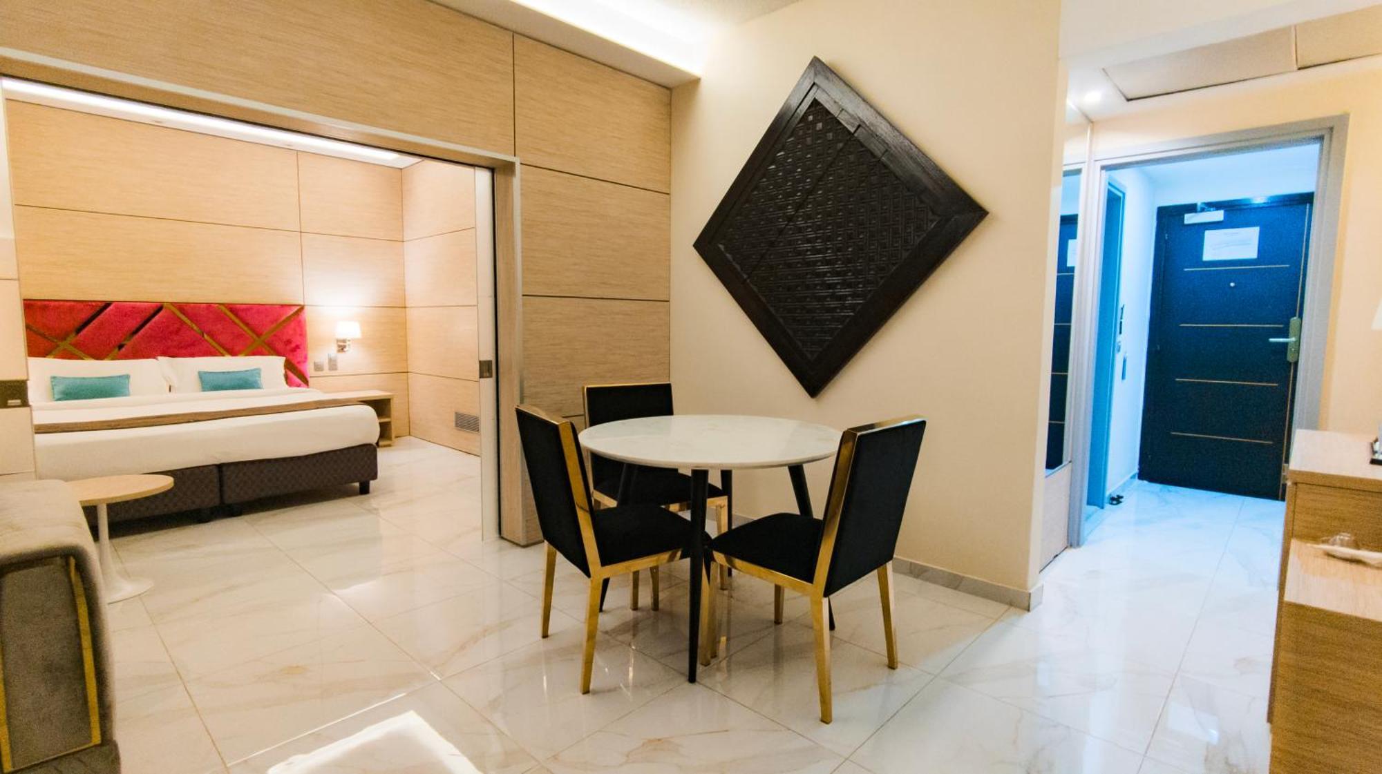 לומה Hotel Sarakawa מראה חיצוני תמונה