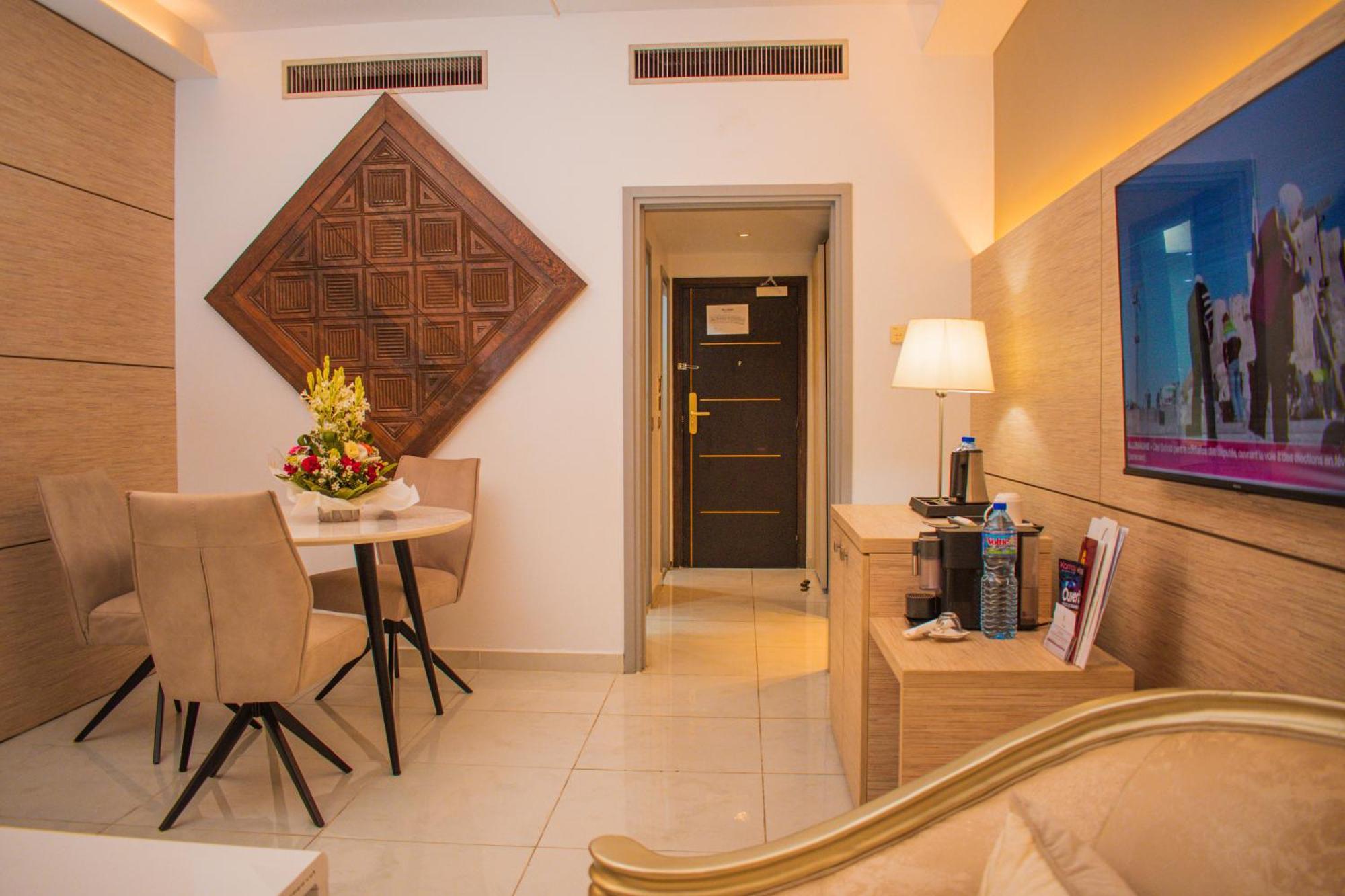לומה Hotel Sarakawa מראה חיצוני תמונה