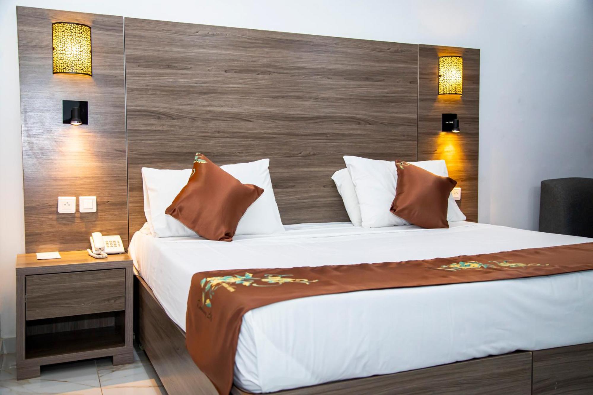 לומה Hotel Sarakawa מראה חיצוני תמונה