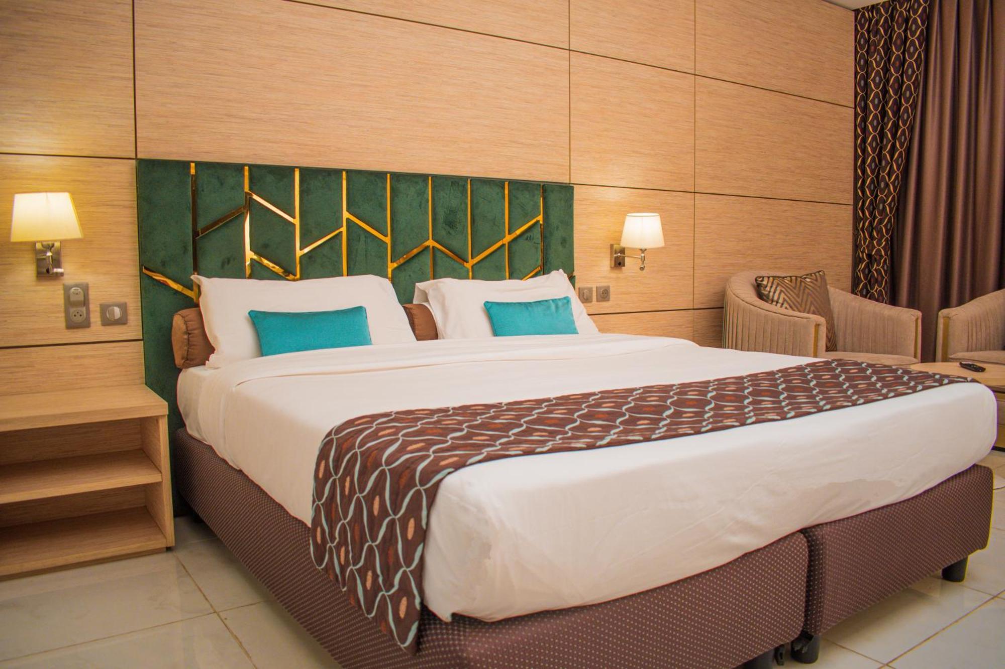 לומה Hotel Sarakawa מראה חיצוני תמונה