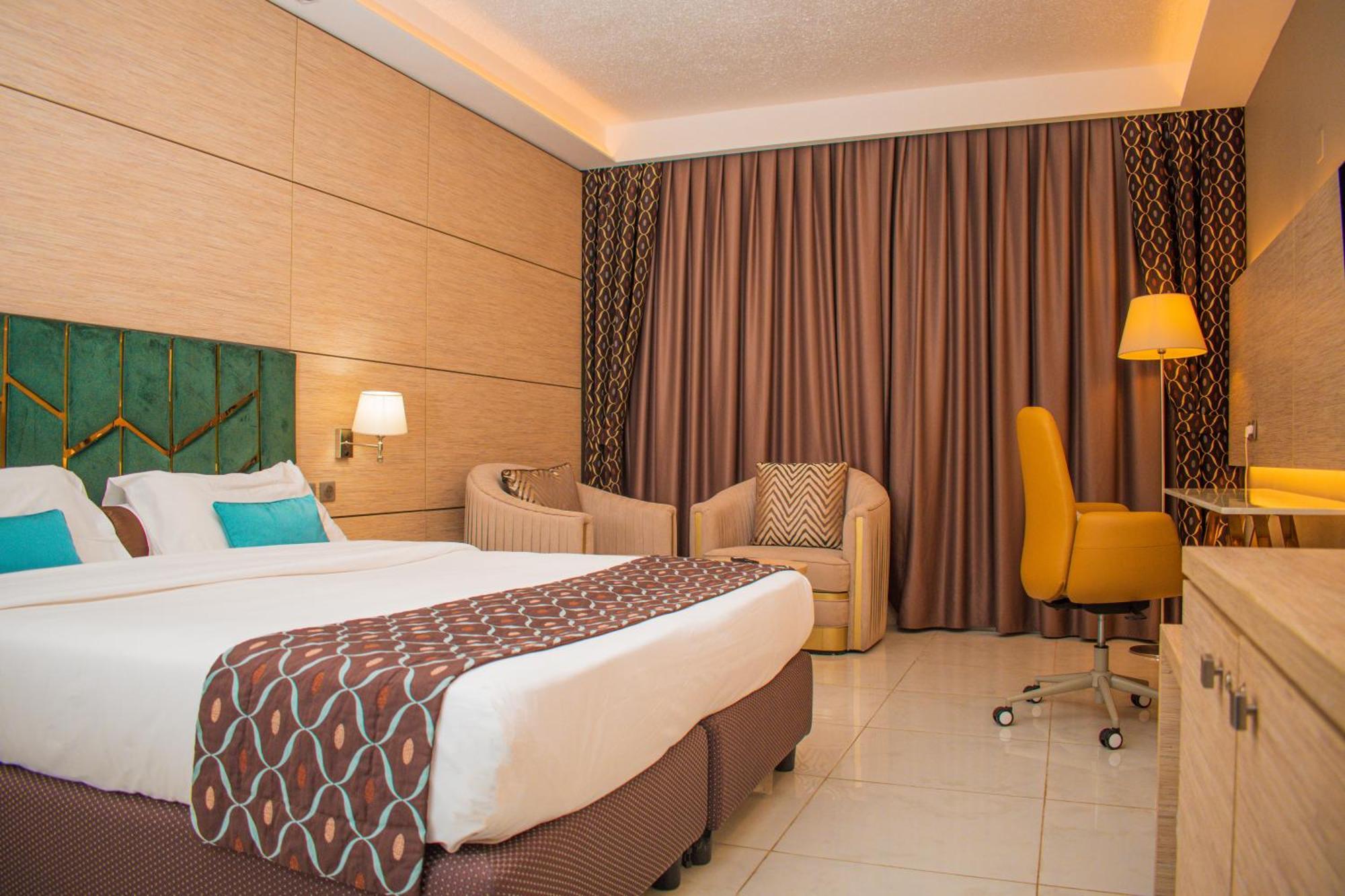 לומה Hotel Sarakawa מראה חיצוני תמונה
