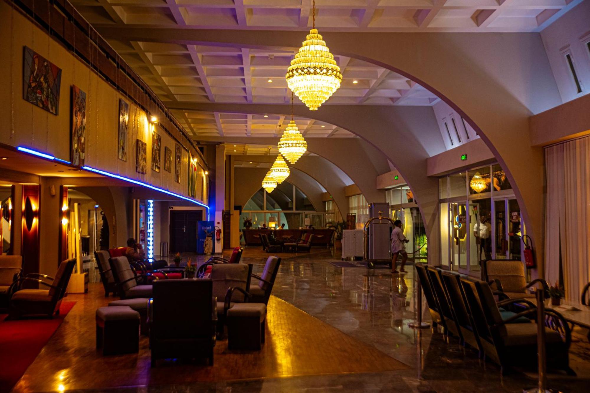 לומה Hotel Sarakawa מראה חיצוני תמונה