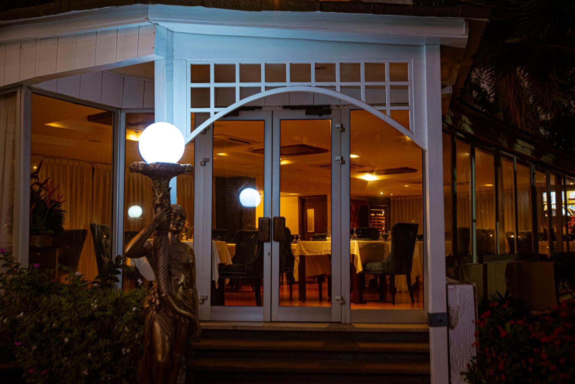לומה Hotel Sarakawa מראה חיצוני תמונה