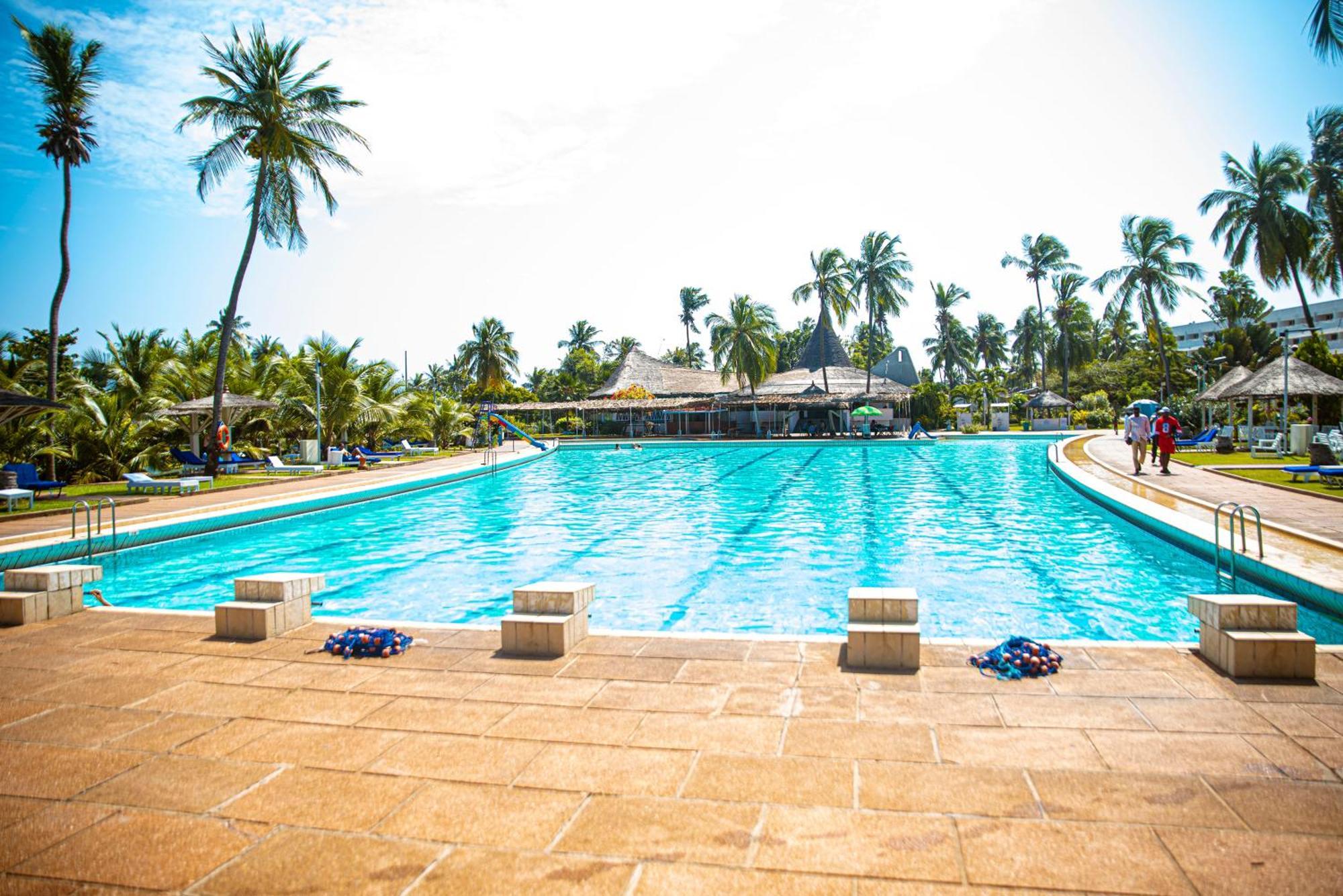 לומה Hotel Sarakawa מראה חיצוני תמונה