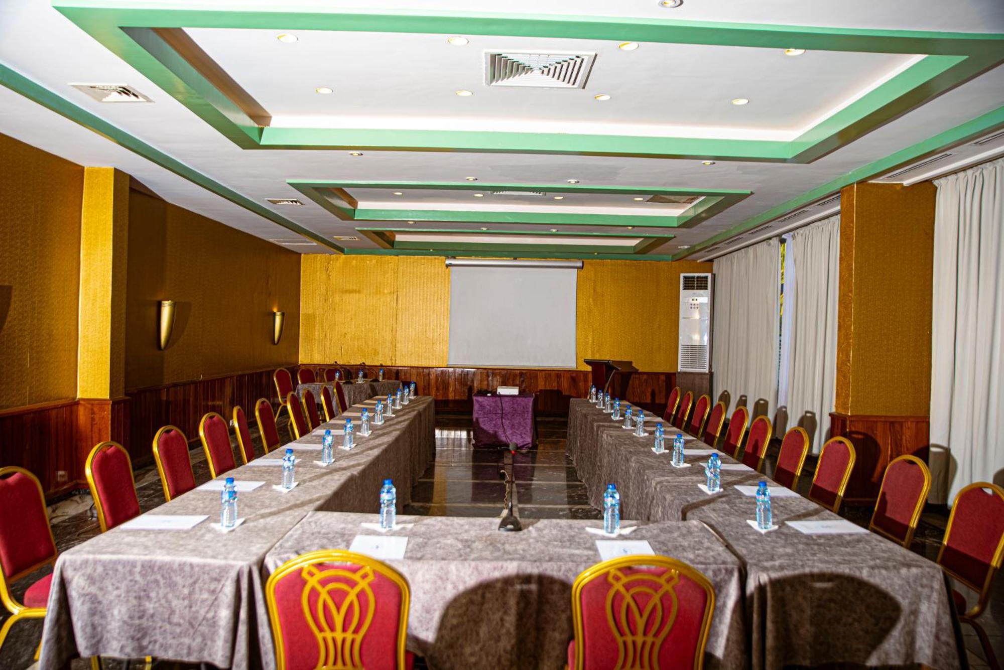 לומה Hotel Sarakawa מראה חיצוני תמונה