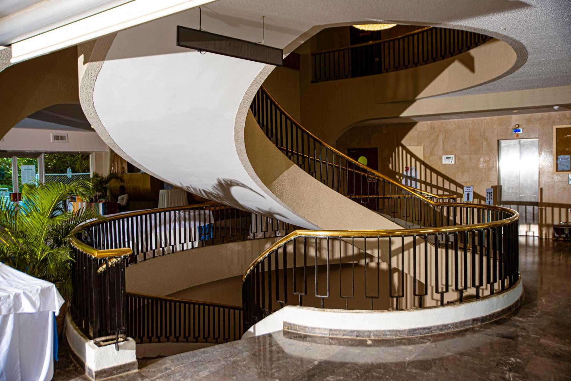 לומה Hotel Sarakawa מראה חיצוני תמונה