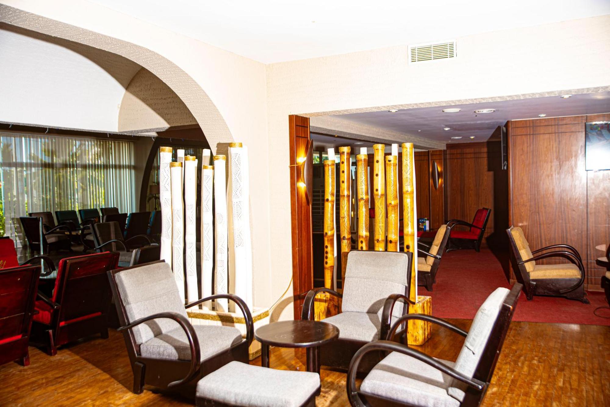 לומה Hotel Sarakawa מראה חיצוני תמונה